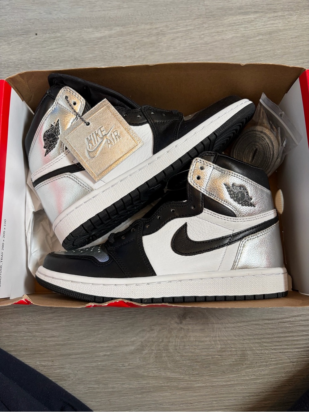 Jordan 1 High OG Metallic Silver Toe Women's 6.5 New with Box